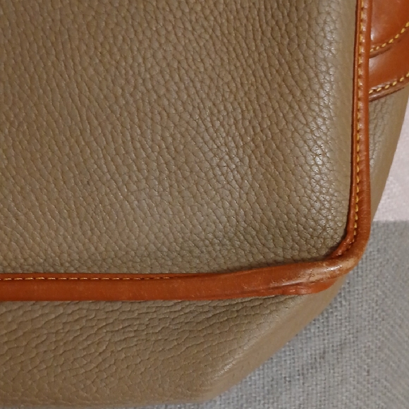 Classic Tan and Brown Leather Shoulder Bag - Picture 11 of 15